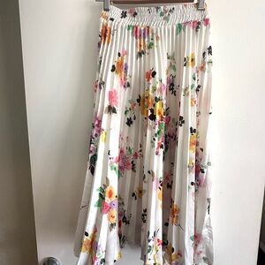 Zara Women’s Floral Pleated Skirt in size S